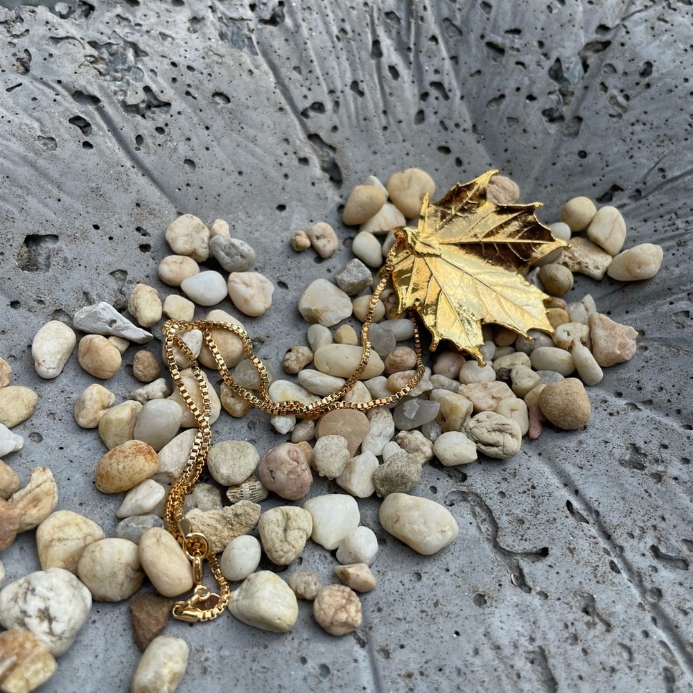 Sarah Coventry Signed Fall Golden Leaf Necklace